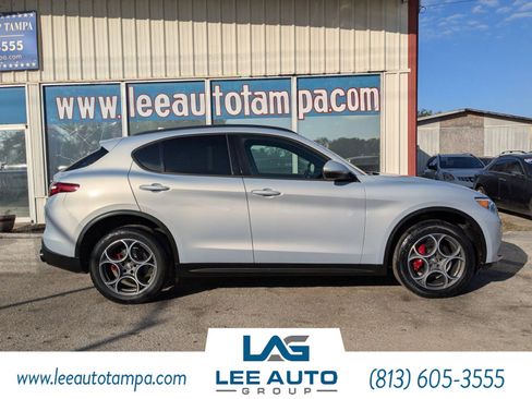 Used 2022 Alfa Romeo Stelvio Sprint image 3