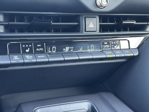 Used 2023 Toyota Crown AWD/4WD image 32
