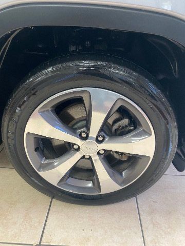 Used 2020 Jeep Cherokee Limited FWD image 27