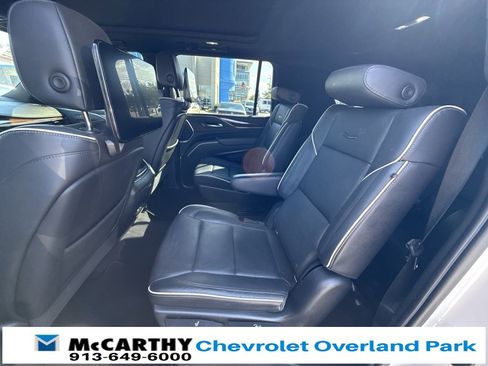 Used 2021 Cadillac Escalade ESV Premium Luxury w/ LPO, Illumination Package image 32