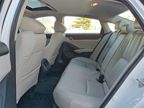 Used 2019 Honda Accord Touring image 10