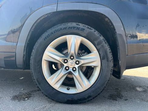 Used 2015 Toyota Highlander Limited w/ Driver Technology Package AWD/4WD image 13