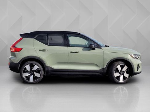 Certified 2023 Volvo XC40 Recharge Ultimate image 3