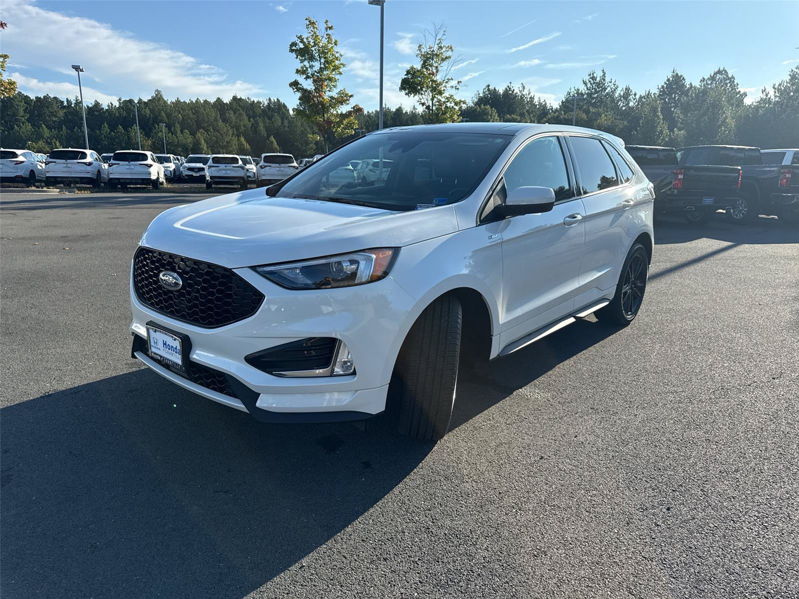 Used 2022 Ford Edge ST-Line w/ Class II Trailer Tow Package AWD/4WD image 3