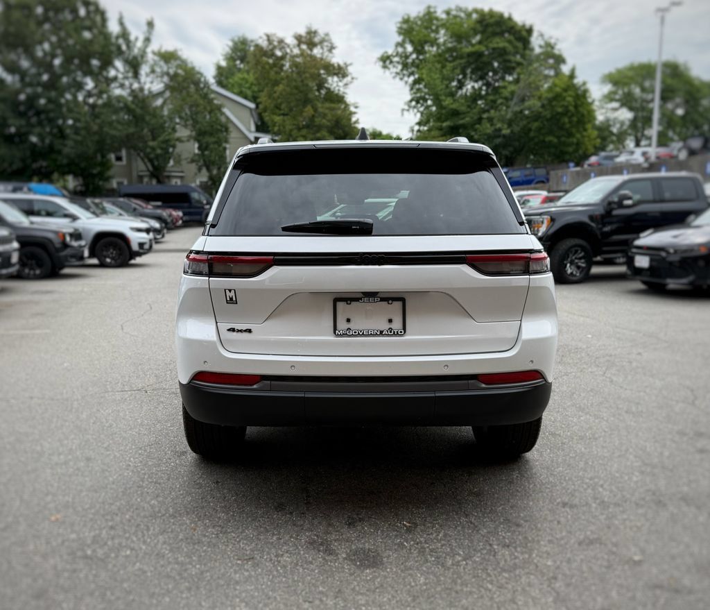 Used 2026 Jeep Grand Cherokee Limited w/ Limited Altitude Package AWD/4WD image 10