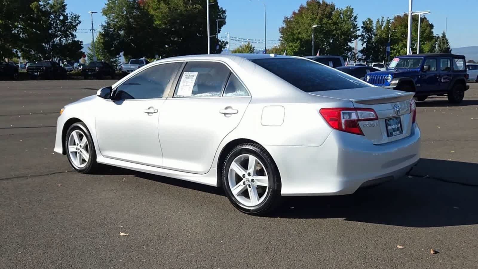 Used 2013 Toyota Camry SE FWD image 6
