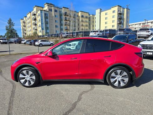 Used 2022 Tesla Model Y Long Range image 5