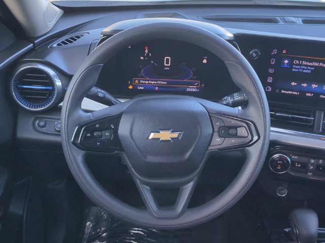 Used 2025 Chevrolet Trax LT FWD image 20