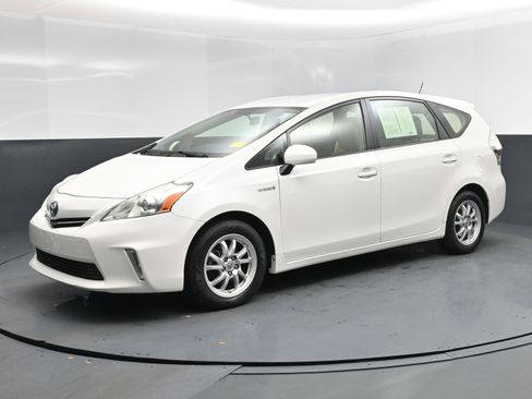 Used 2012 Toyota Prius V Five image 1