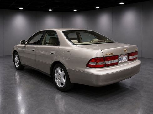 Used 2000 Lexus ES 330 FWD image 5