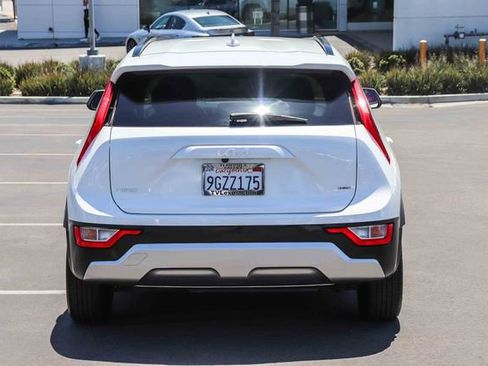 Used 2023 Kia Niro LX FWD image 5
