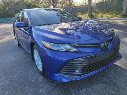 Used 2018 Toyota Camry LE image 3