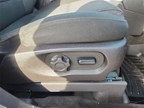 Used 2015 Ford Explorer XLT image 33