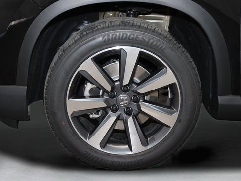 New 2025 Honda Pilot Touring image 2