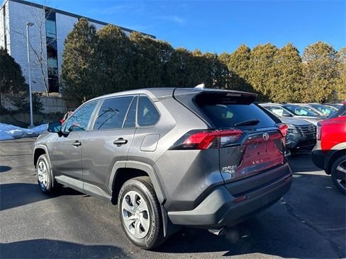 Used 2022 Toyota RAV4 LE image 4