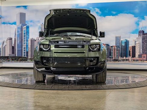 New 2026 Land Rover Defender 130 X-Dynamic SE image 4