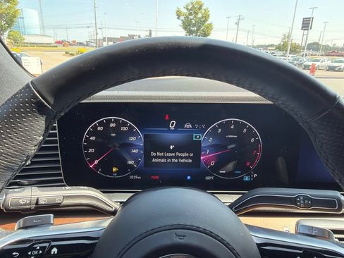 Used 2024 Mercedes-Benz GLS 450 4MATIC image 18