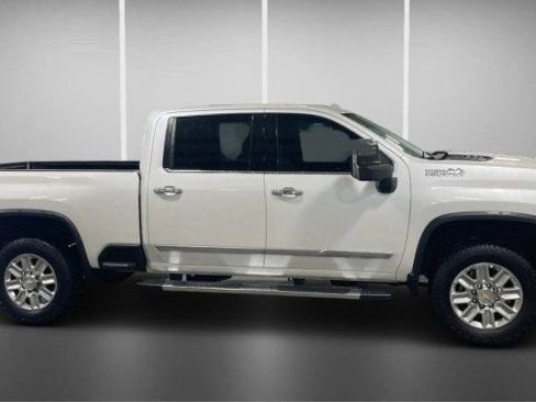 Used 2024 Chevrolet Silverado 2500 High Country w/ High Country Premium Package AWD/4WD image 5