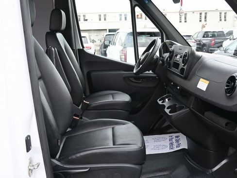 Used 2025 Mercedes-Benz Sprinter 2500 image 27