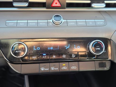 Certified 2024 Hyundai Elantra SEL image 28