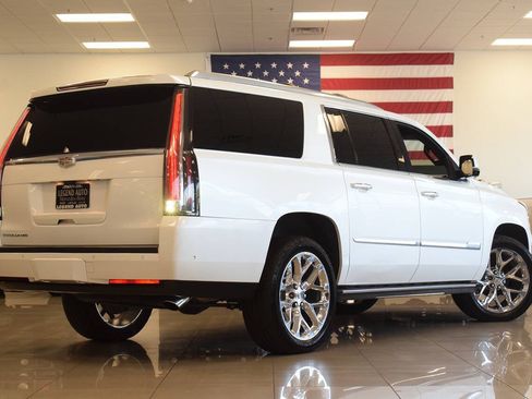 Used 2019 Cadillac Escalade ESV Platinum AWD/4WD image 5