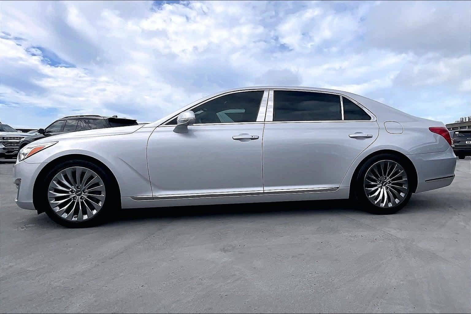 Used 2019 Genesis G90 5.0 Ultimate RWD image 3