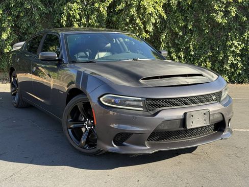 Used 2018 Dodge Charger R/T RWD image 2