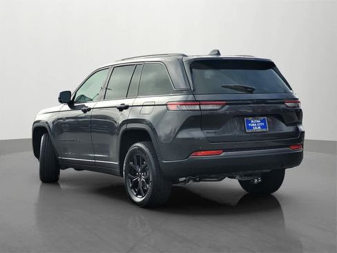 New 2026 Jeep Grand Cherokee Altitude image 4