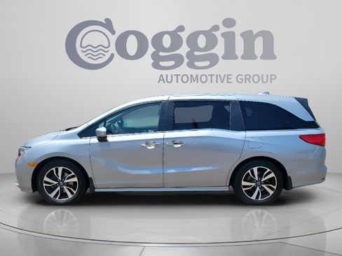 Used 2024 Honda Odyssey Touring image 2