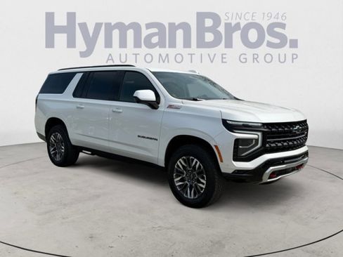 Used 2025 Chevrolet Suburban Z71 image 1