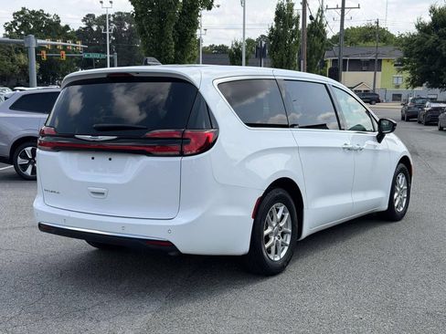 Certified 2024 Chrysler Pacifica Touring-L FWD image 20