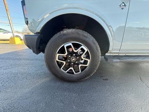 Used 2024 Ford Bronco Outer Banks image 9