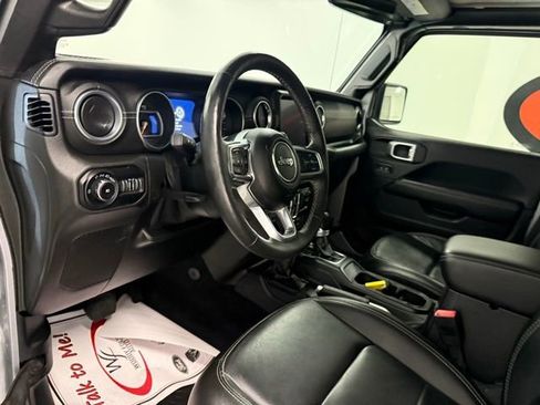 Used 2019 Jeep Wrangler Unlimited Sahara image 12