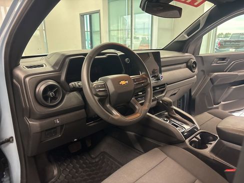 Used 2025 Chevrolet Colorado W/T w/ Advanced Trailering Package AWD/4WD image 12