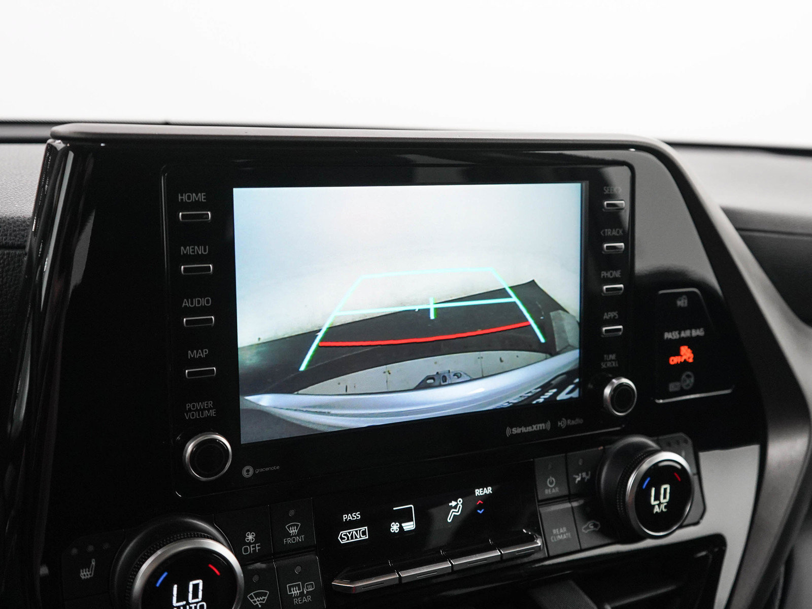 Used 2021 Toyota Highlander XLE AWD/4WD image 23