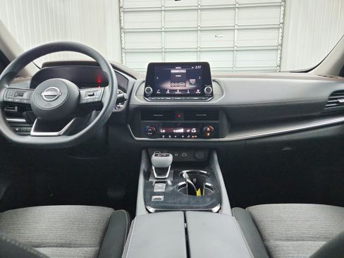 Used 2023 Nissan Rogue SV FWD image 25