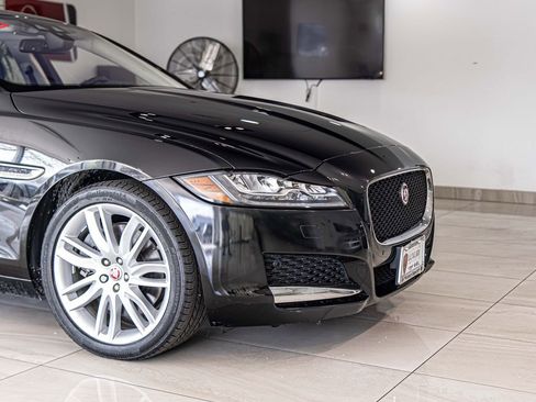 Used 2017 Jaguar XF Prestige AWD/4WD image 3