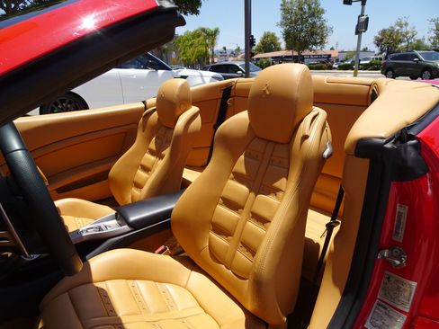 Used 2010 Ferrari California RWD image 12