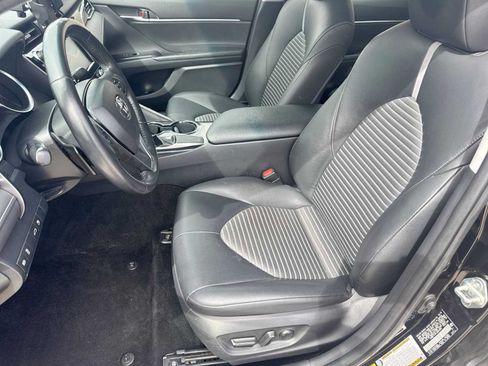 Used 2018 Toyota Camry SE FWD image 15