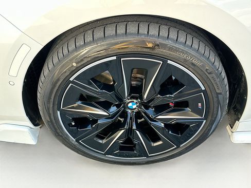 Certified 2025 BMW 760i xDrive image 36