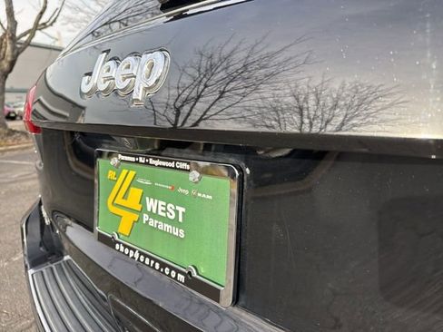 Used 2021 Jeep Grand Cherokee Limited image 16