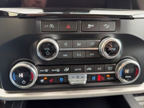 Used 2024 Ford Expedition XLT image 21