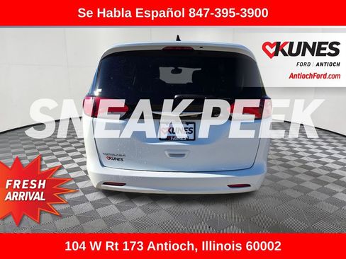 Used 2023 Chrysler Voyager LX FWD image 7