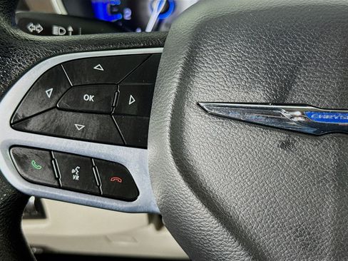 Used 2020 Chrysler Voyager L FWD image 11