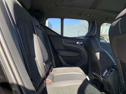 Used 2022 Volvo XC40 T5 R-Design w/ Advanced Package image 33