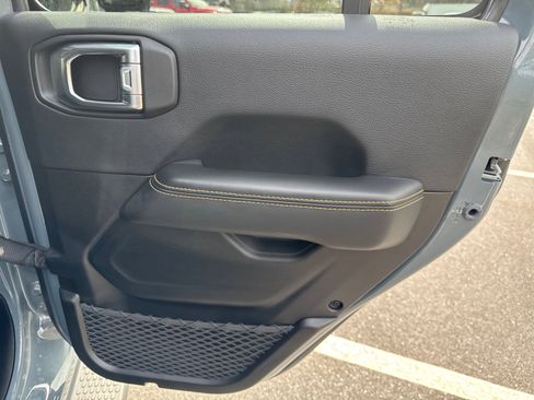 Used 2025 Jeep Wrangler Sahara image 17