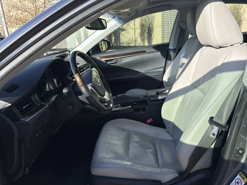 Used 2015 Lexus ES 350 w/ Luxury Package image 16