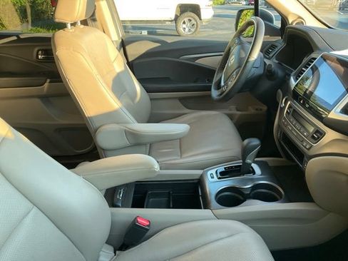 Used 2017 Honda Ridgeline RTL-T image 3
