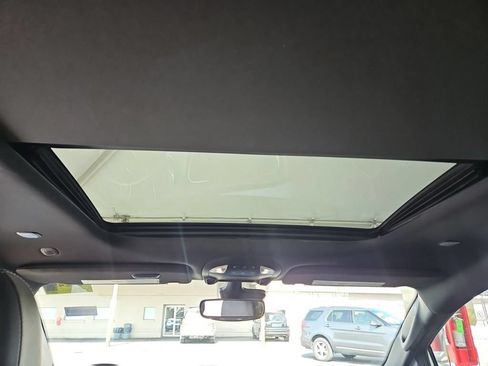 Used 2025 Chrysler Pacifica Limited FWD image 11
