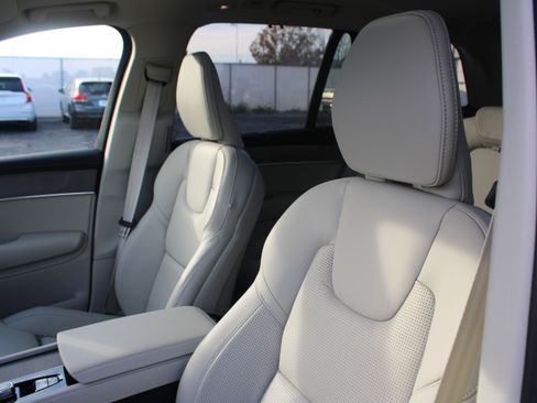 New 2026 Volvo XC90 T8 Ultra w/ Protection Package Premier AWD/4WD image 15